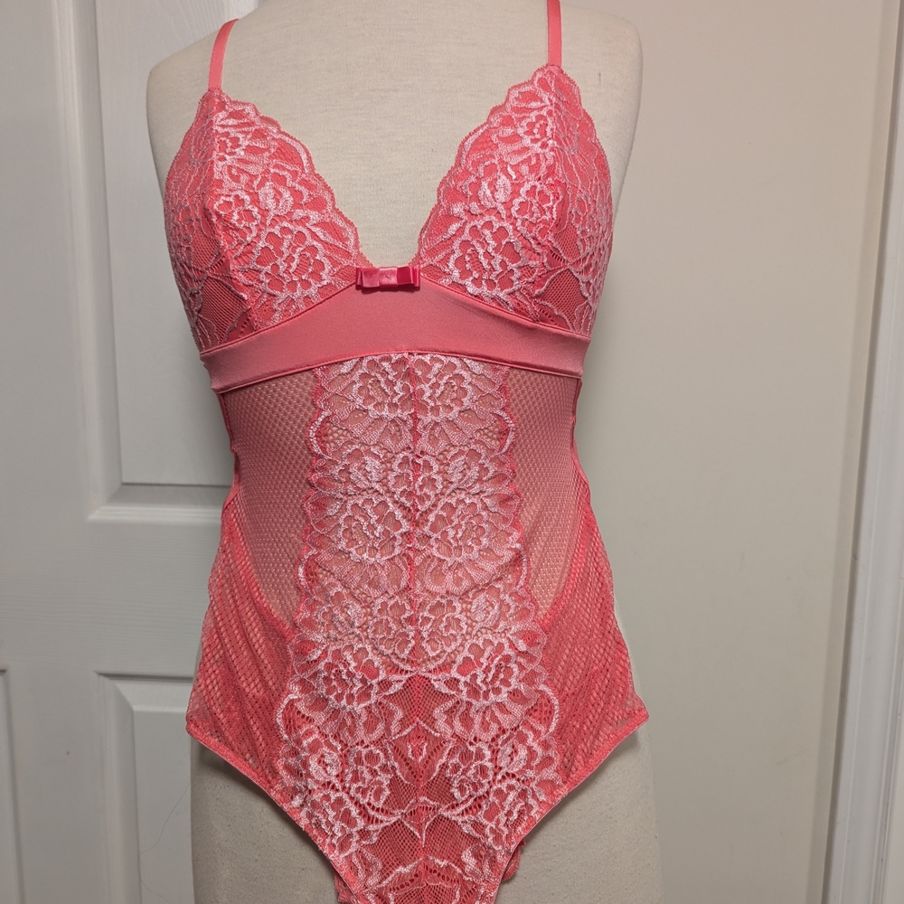 La Vie En Rose Coral Lace Chemise